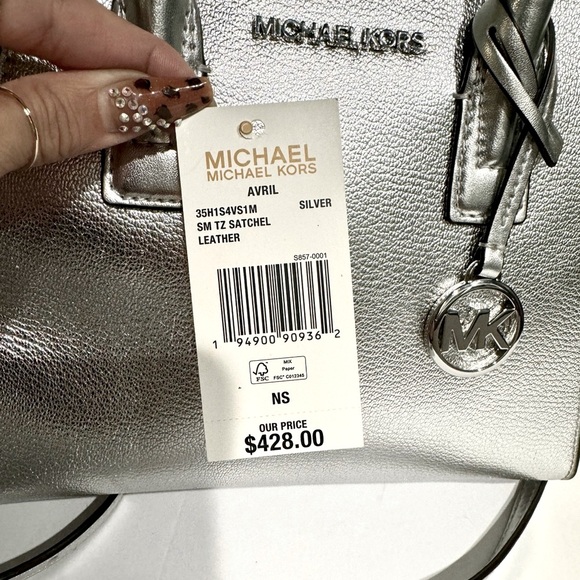 Michael Kors Avril Silver Leather
Satchel. Preloved/preowned. - Picture 6 of 10